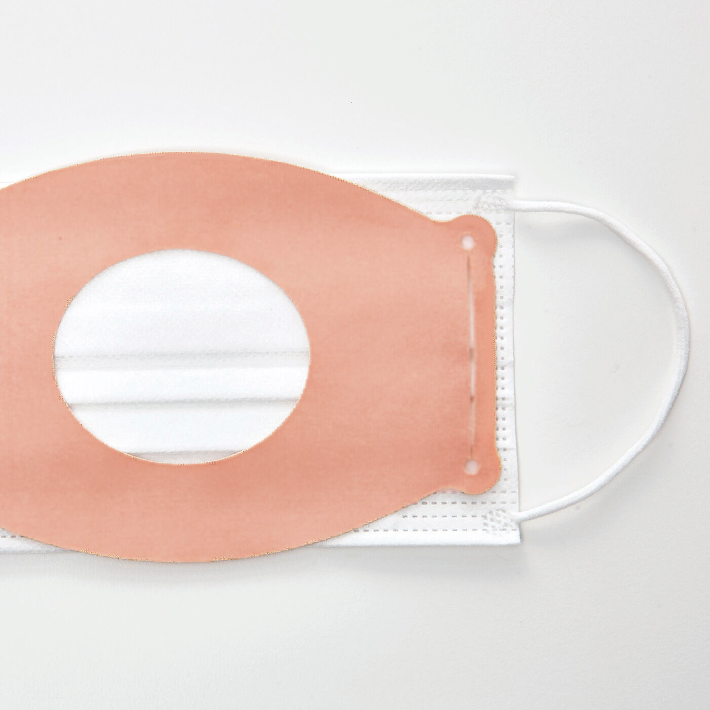 flufeel|リップ汚れが付きにくい　やさしくお肌を守るシルク100％インナーマスクパッドの会|HOW TO 1　マスクの内側にパッドを置く。（上下・裏表はありません）