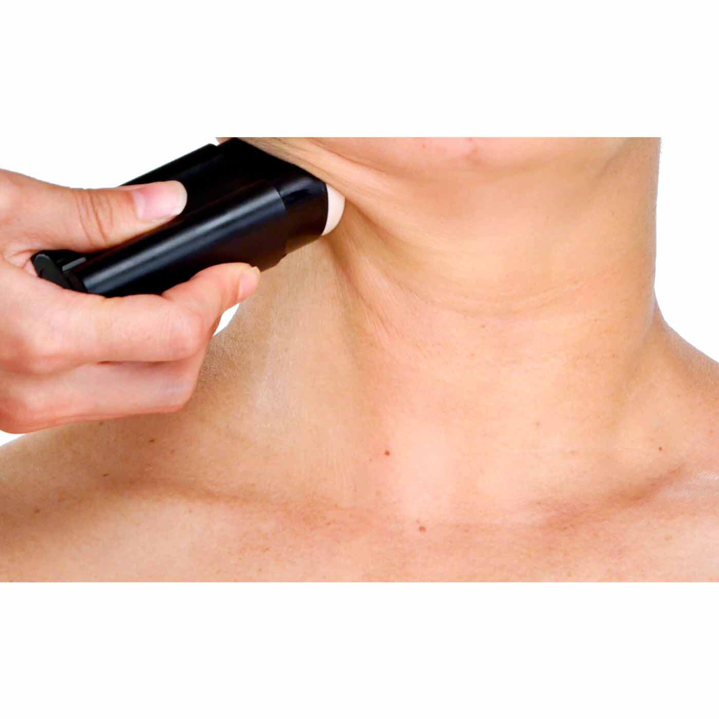 flufeel|しわを目立たなく見せ若々しい美肌印象へ サーメージトーンアップリフティングバーム|首もとにも使えます。