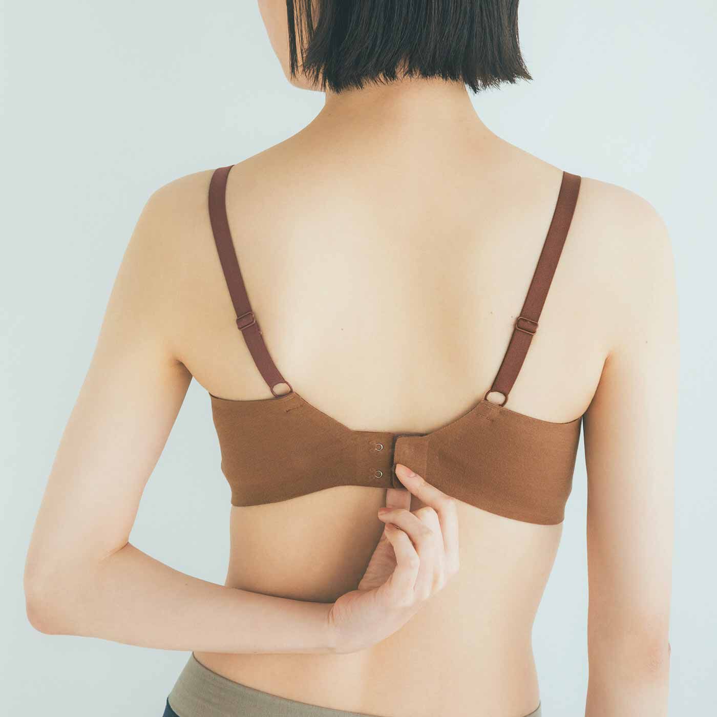 flufeel［フラフィール］|ぴたっと吸い付く感覚 気遣いにあふれた ハンサム顔のピタモッチブラ〈綿混〉の会