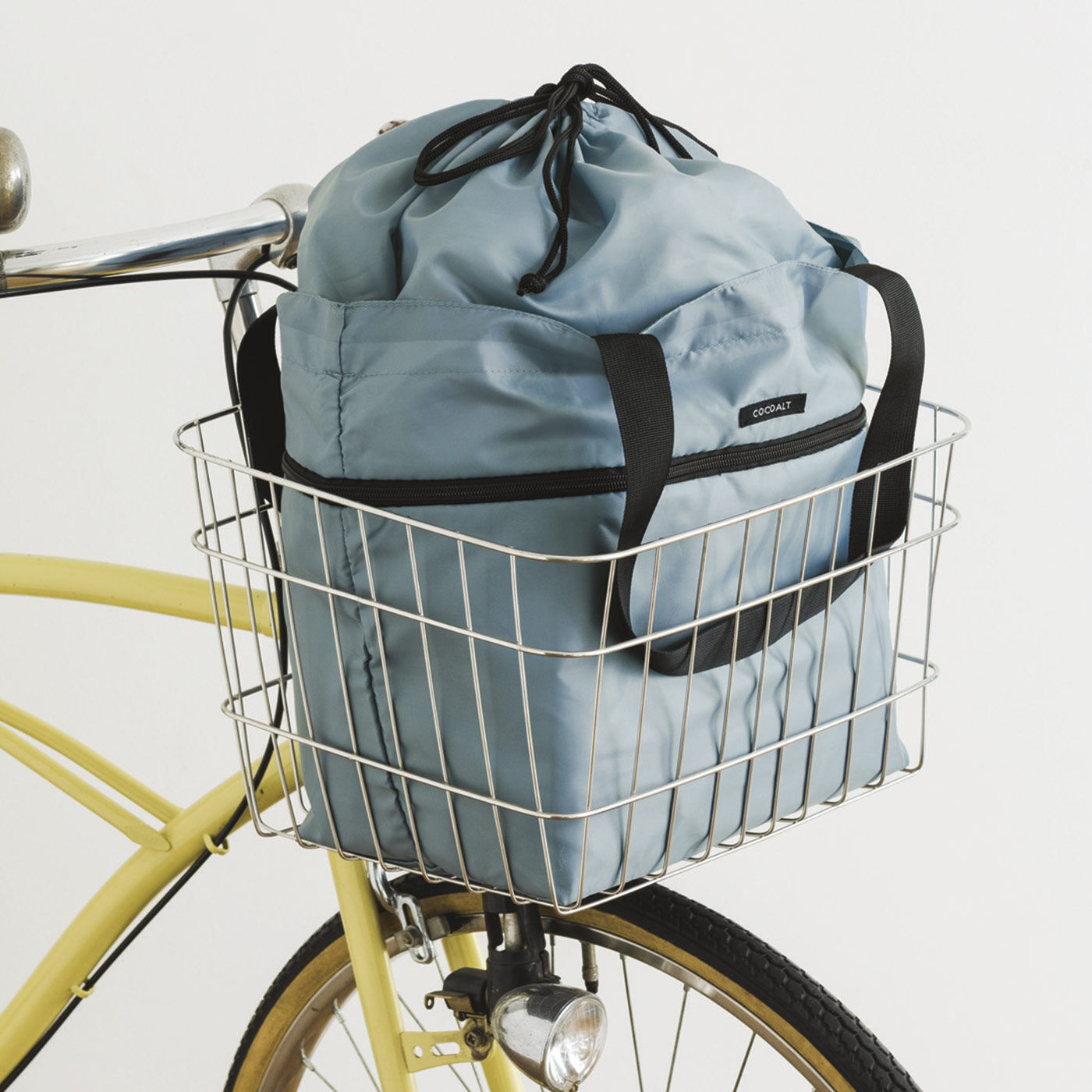 フェリシモの雑貨 Kraso|前かごにフィット！ ファスナーでおっきく広がる保冷バッグ〈ベーシック〉の会|自転車の前かごにフィット。