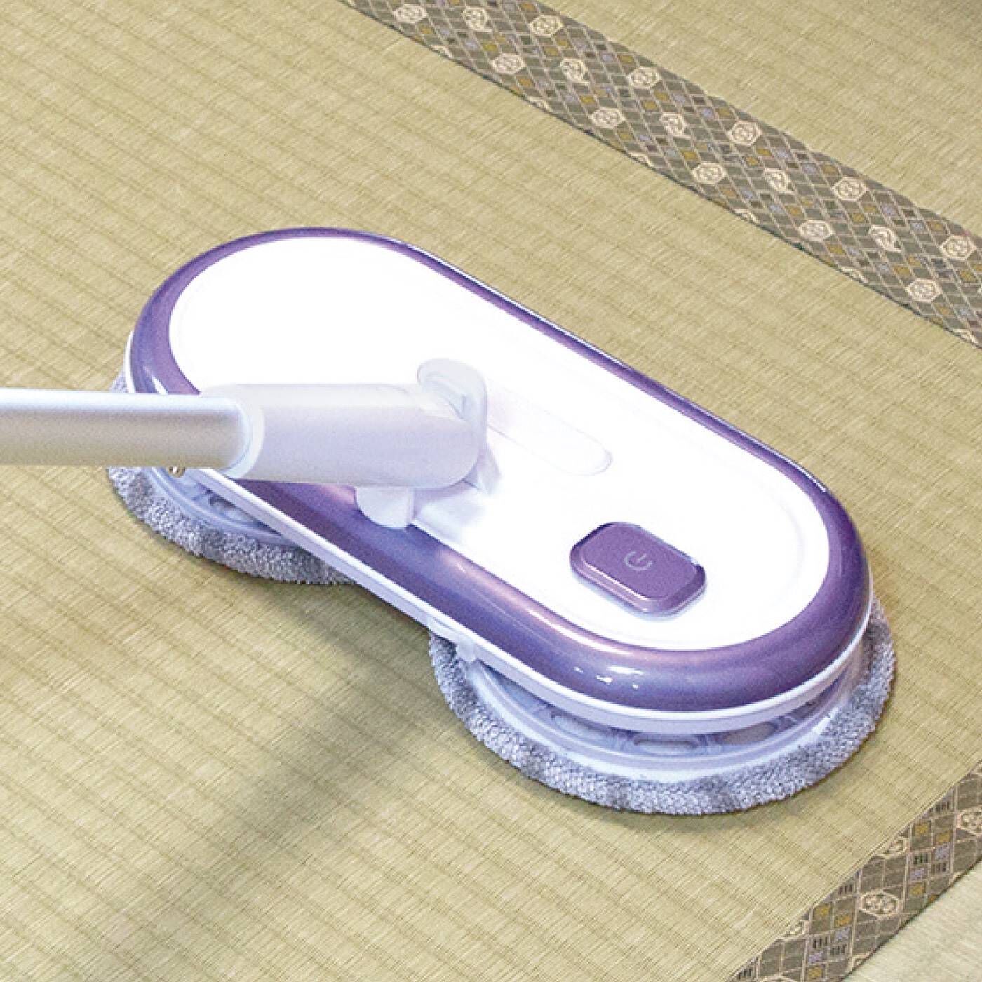 フェリシモの雑貨 Kraso|２種類のパッドで立ったままらくちん床掃除！　電動パワフルツインモップ|たたみのふき掃除もしゃがまずらくらく。