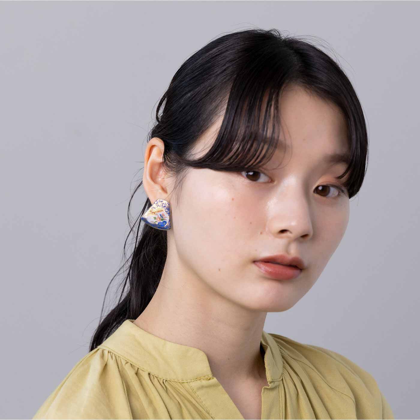 フェリシモの雑貨 Kraso|伝統工芸が横顔を彩る 古伊万里風やきものアクセサリーの会