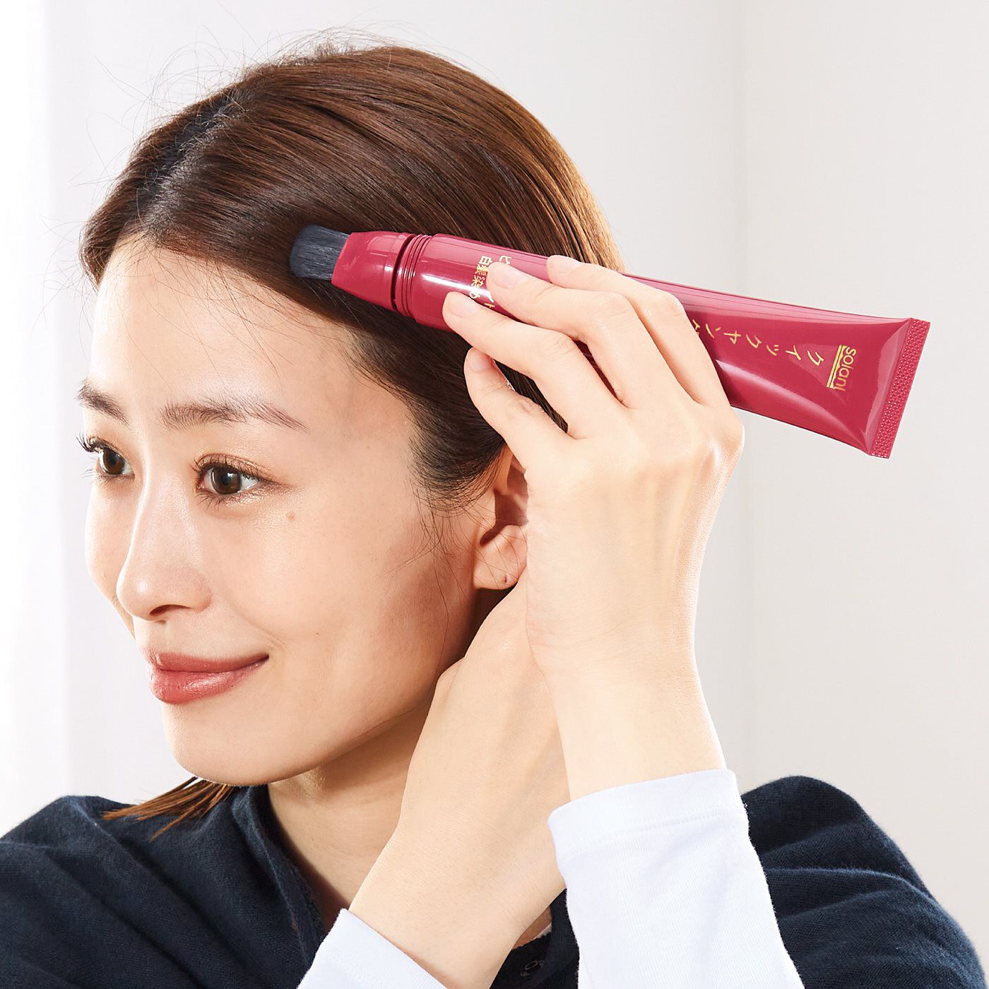 生え際白髪を狙い撃ち クイックヤングヘアカラートリートメント 〈ダークブラウン〉の会｜ヘアケア｜美容グッズ｜美容・健康｜インテリア・キッチン収納・生活雑貨の通販｜フェリシモの雑貨Kraso