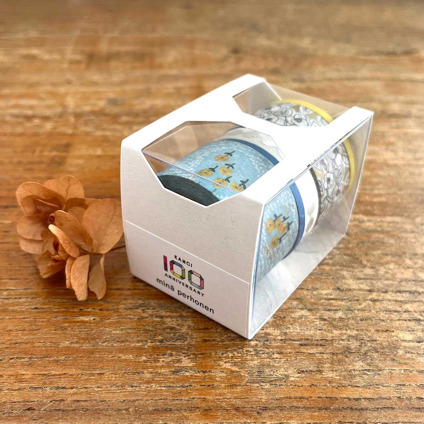フェリシモの雑貨 Kraso|カモ井加工紙１００周年記念〈ミナ ペルホネン〉マスキングテープ特別セット|特別なパッケージ入りです。