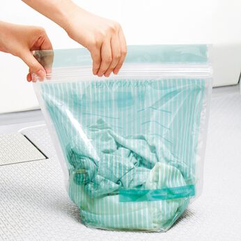 フェリシモの雑貨 クラソ | 予洗い洗い分けに便利つけ置き洗濯ジッパーバッグ