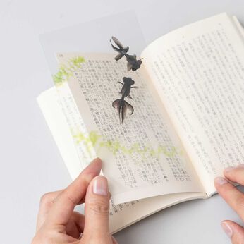 フェリシモの雑貨 Kraso | 「透明しおり」２種類セット〈金魚〉