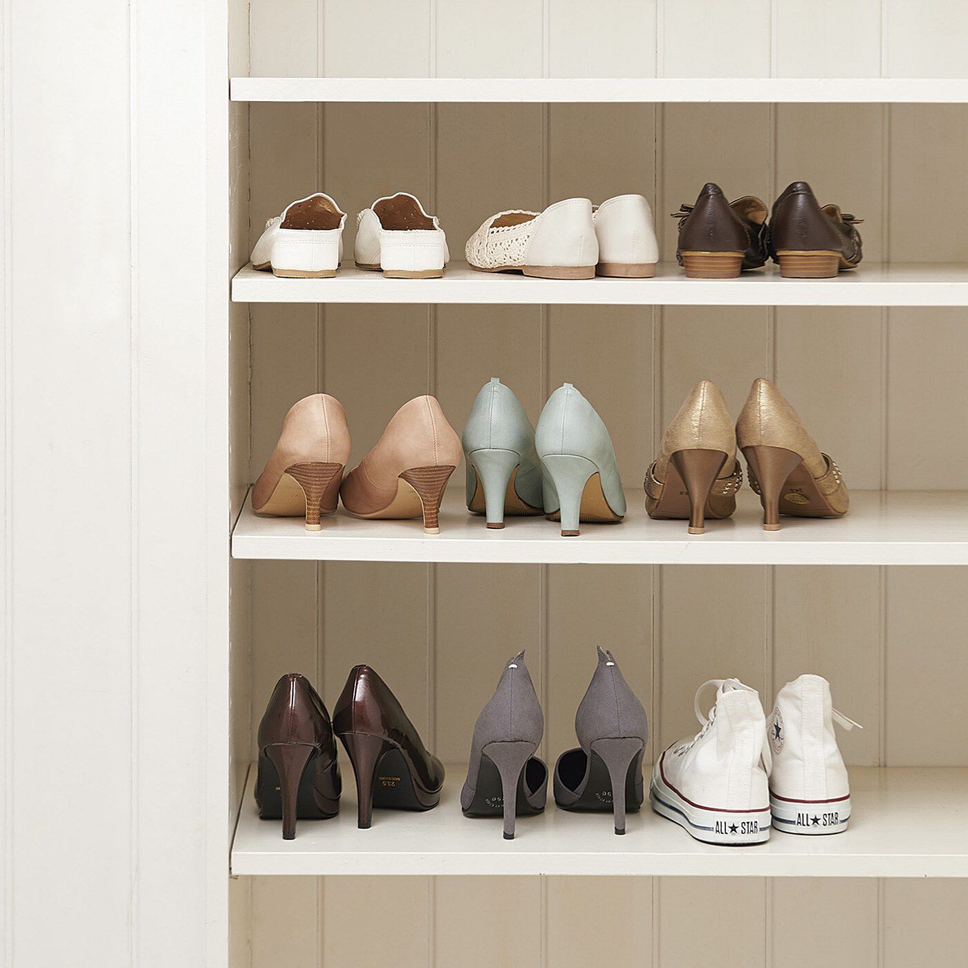 フェリシモの雑貨 Kraso|3段階に高さ調節ができる靴ホルダー〈ベージュ3足セット〉の会|靴箱がすぐいっぱいに……。