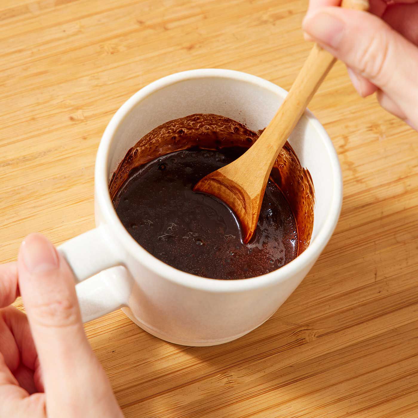 フェリシモの雑貨 Kraso|【CLIPPER】ドリンキングホットチョコレート〈パウダー250g〉の会|少量の熱いミルクなどでペースト状になるまで溶いてから熱いミルクなどを注いでください。おいしい作り方はパッケージをご覧ください。