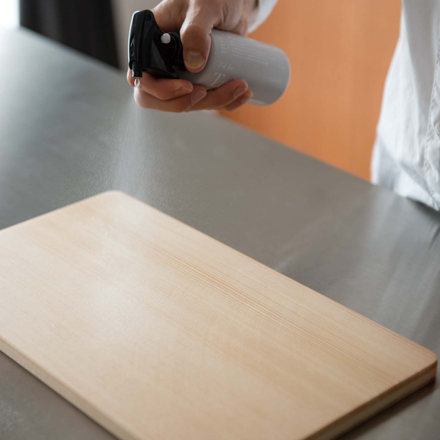フェリシモの雑貨 クラソ|1/d for Table　食卓用洗浄水の会|まな板にシュッとひと吹きで簡単に除菌。