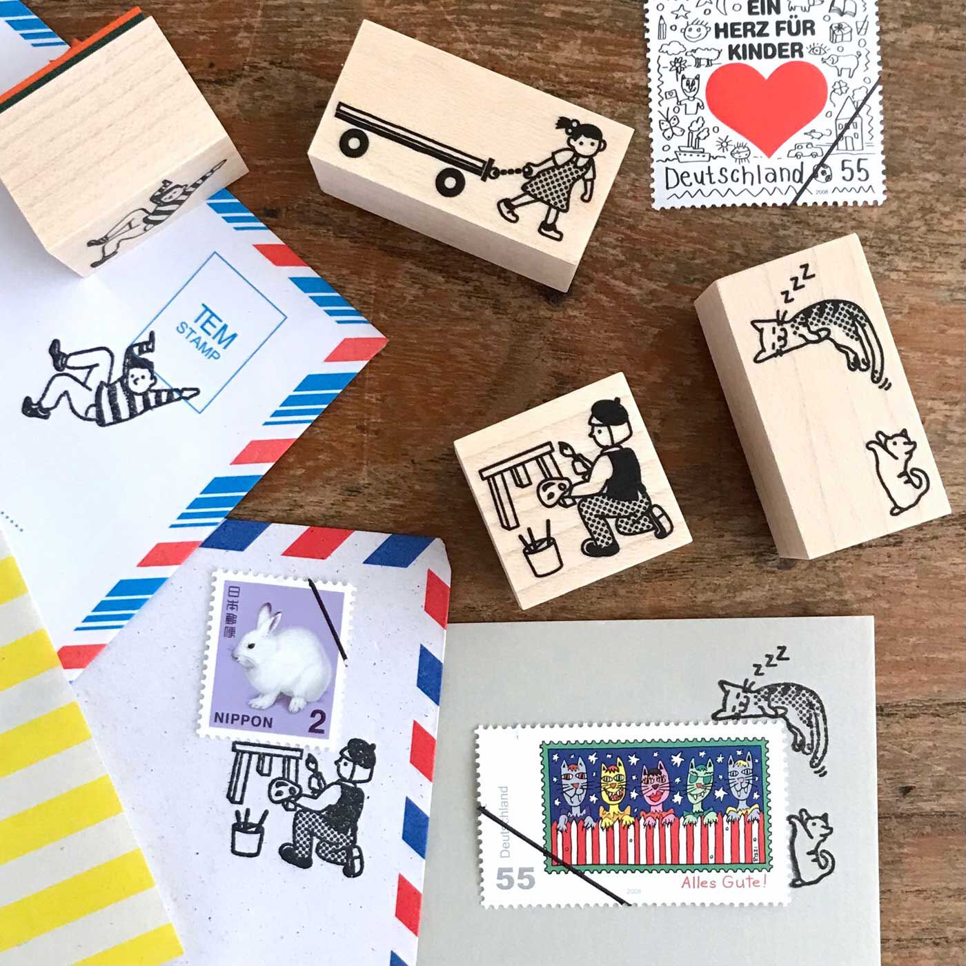 フェリシモの雑貨 Kraso|手紙に物語を添える「切手のこびと」|「切手のこびと」は切手と組み合わせて使えるスタンプです。