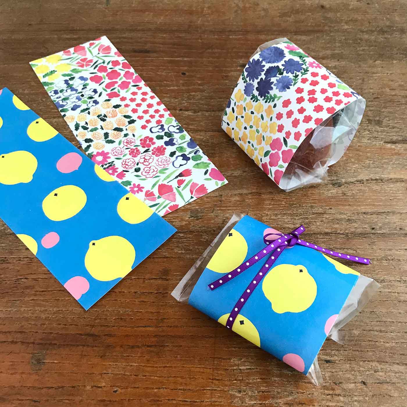 フェリシモの雑貨Kraso［クラソ］|美しい宝物のような1冊　100枚レターブックの会|おすそ分けのお菓子……ちょっと巻くだけで印象が全然違いますね。