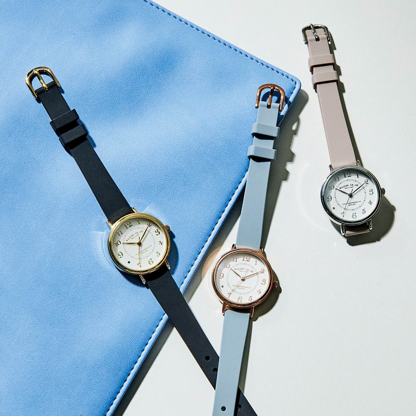 フェリシモの雑貨 Kraso|UP.de　ラッキー８が輝く ５気圧防水の革見えシリコーンバンド腕時計の会