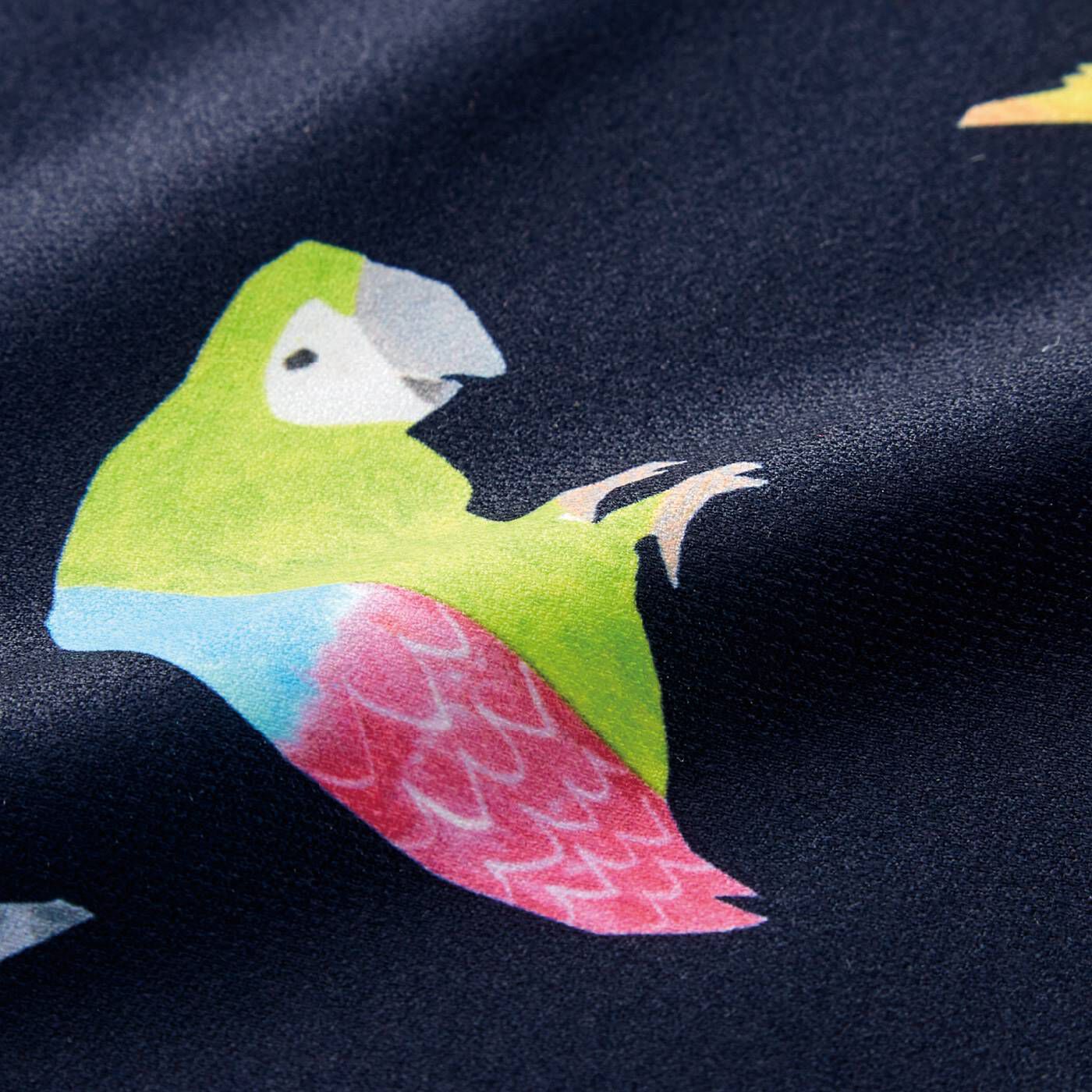 フェリシモの雑貨 Kraso|イラストレーター 山口ちよ子さんとつくった　小鳥たちプリントスカート|しわになりにくく、落ち感がきれいなポリエステル素材。