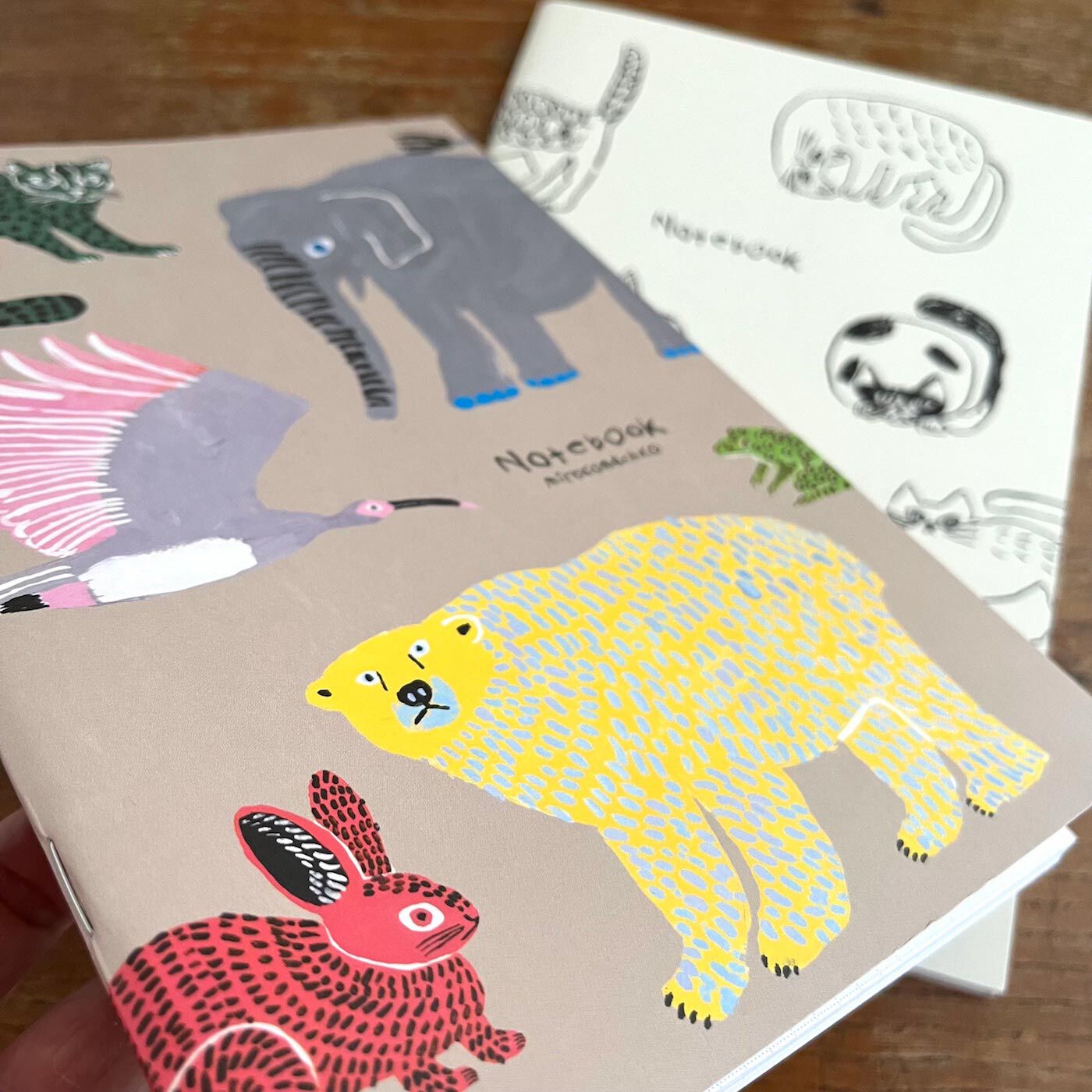 フェリシモの雑貨 Kraso|ミロコマチコ　ノート2冊＆マスキングテープ2個セット　PART 2|「絶滅危惧種」をテーマに描かれた表紙。見えているのは、ピグミーラビット、ホッキョクグマ、アジアゾウ、トキ。