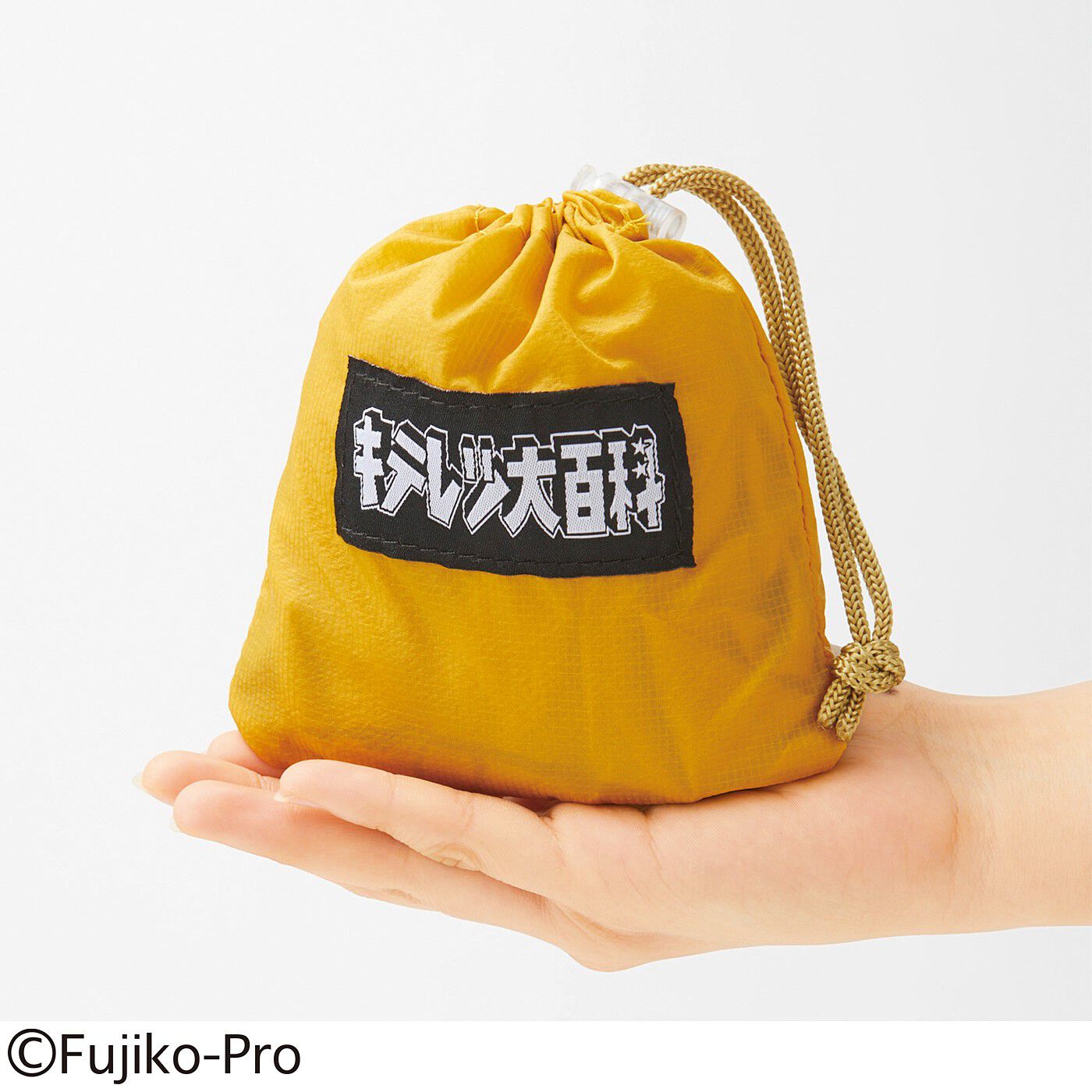 フェリシモの雑貨Kraso|FUJIKO･F･FUJIO 90TH Anniversary　5秒でたためるくしゅくしゅトートの会|コンパクトに収納。内ポケットには作品タイトルのネームタグ付き。