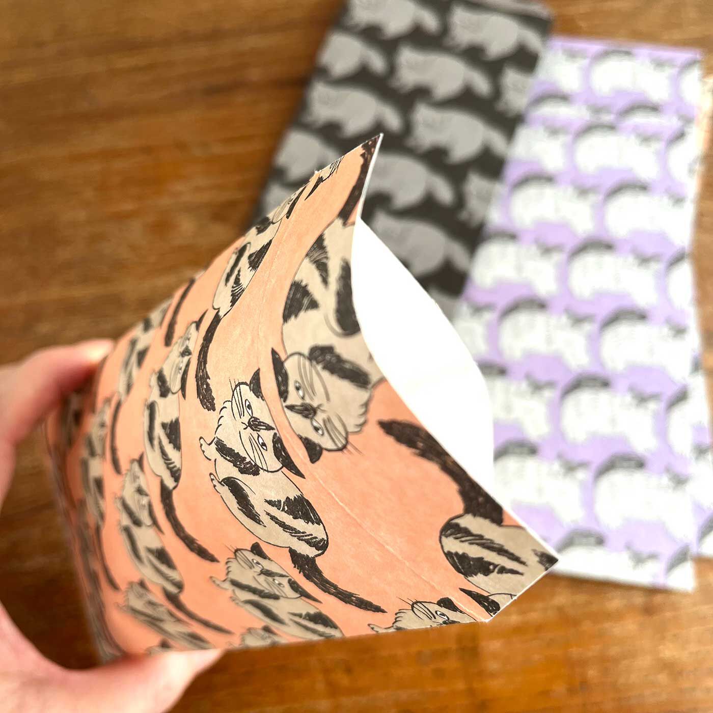 フェリシモの雑貨 Kraso|松尾ミユキ いろいろ使える猫封筒＆猫ぽち袋セットの会|和紙を使用していて少し厚みもあり、しっかりしていて上質な封筒＆ぽち袋です。