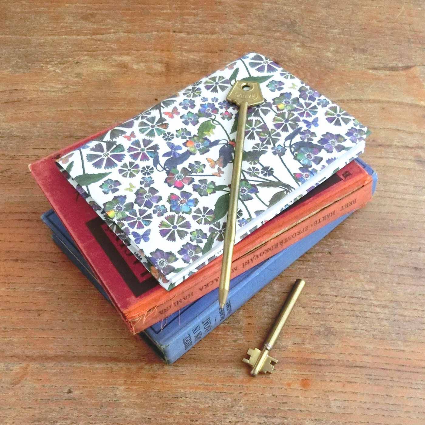 フェリシモの雑貨 Kraso|Tatty　英国の美しい庭を再現したA4装飾紙10枚セット|ブックカバーや手帳カバーにするのもおすすめ。