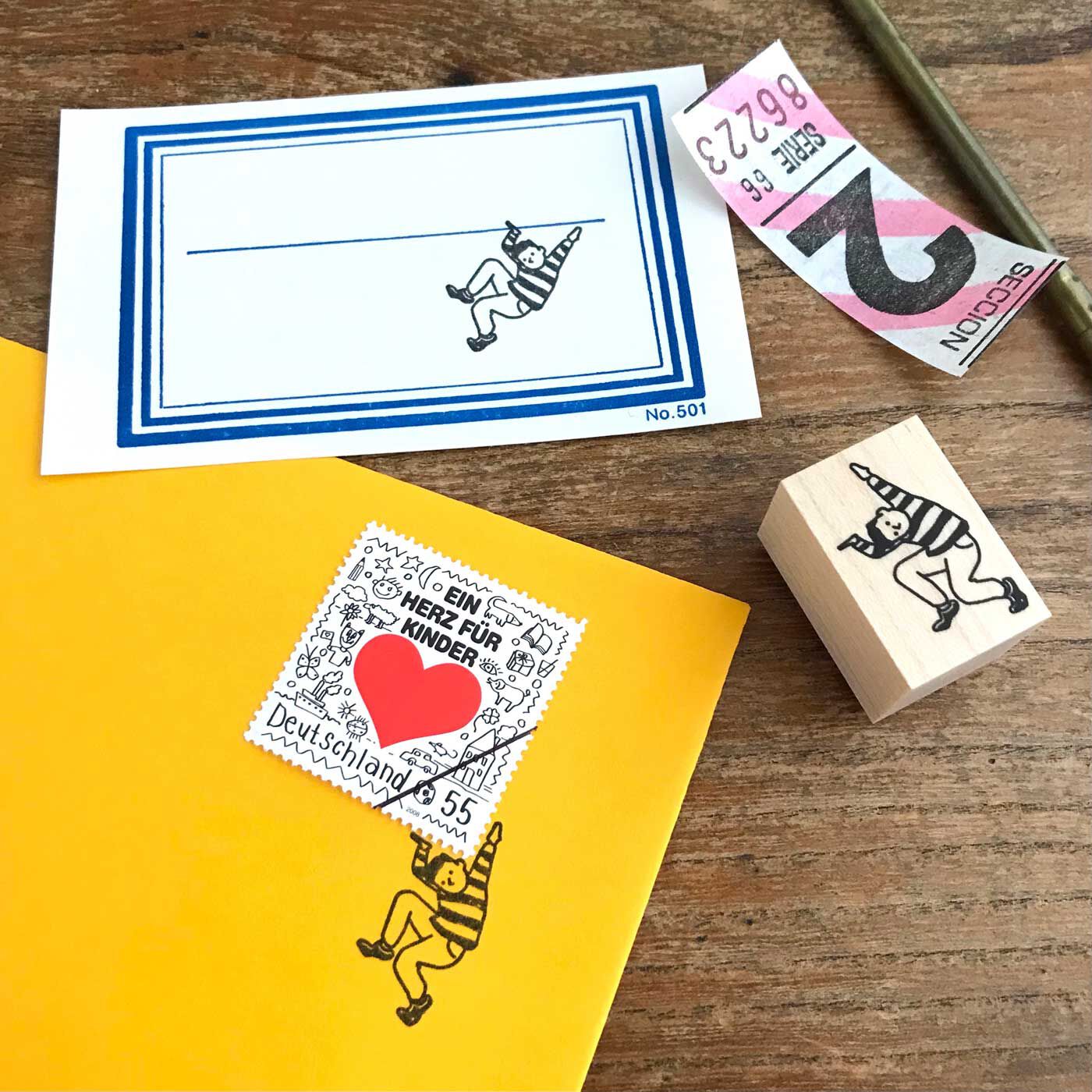 フェリシモの雑貨 Kraso|手紙に物語を添える「切手のこびと」|お申込みタイプ4：持ち方こう？
