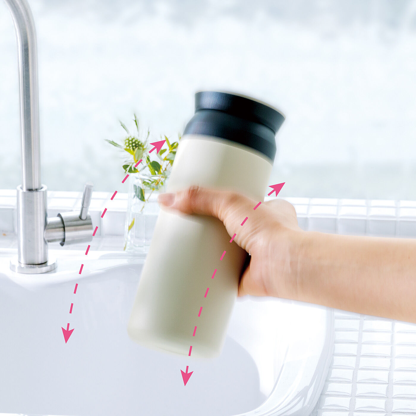 フェリシモの雑貨 Kraso|エスキューブキッチンズ　振るだけ簡単水筒洗い　ふりふりボトルクリーナーの会|「30秒」振ってすすぐだけ。