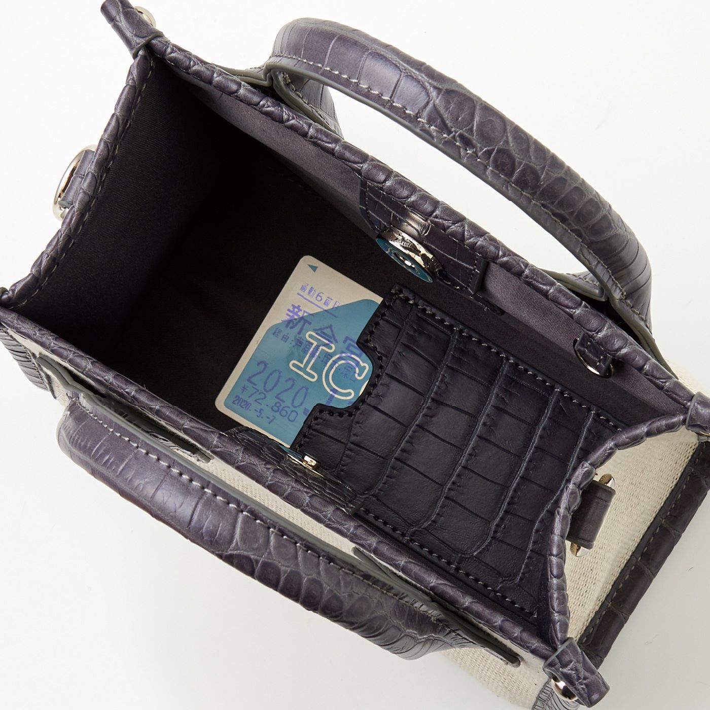 フェリシモの雑貨 Kraso|UP.de　本格仕立て ナノサイズの2-WAYショルダーハンドバッグの会|内側の底面にICカードが入る隠しポケット付き。