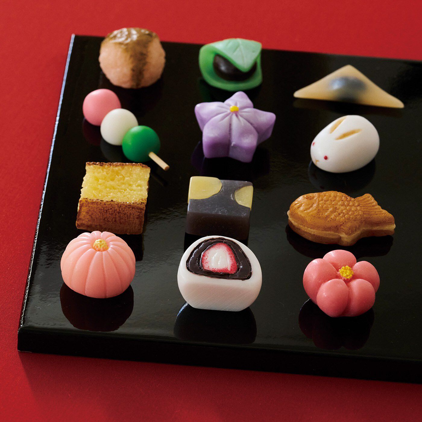 フェリシモの雑貨 Kraso|四季を愛（め）でながら日本伝統菓子文化を楽しむ　ミニチュア和菓子12種類のマグネットコレクションの会