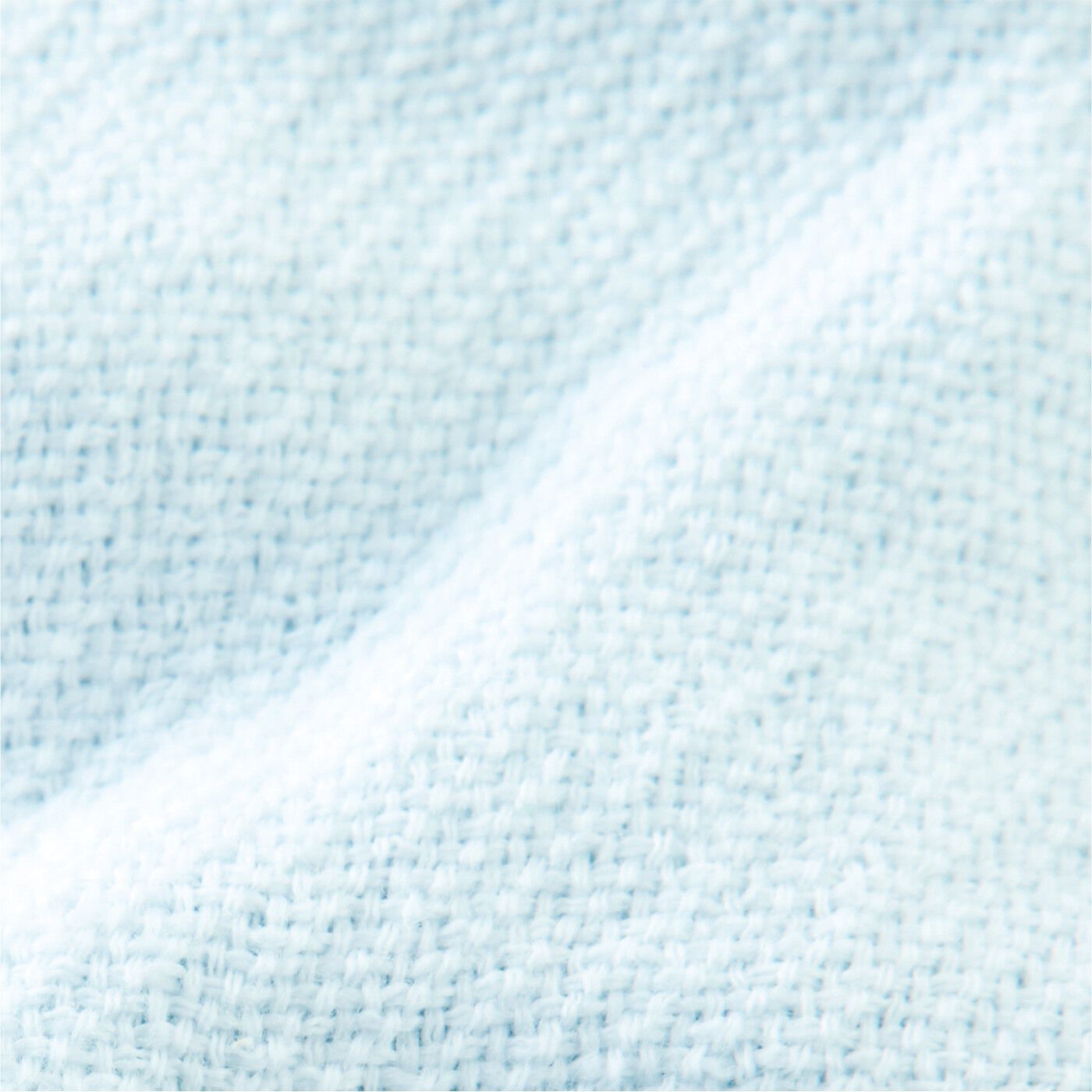 フェリシモの雑貨 Kraso|サンクチュアリ　綿100％無撚糸ガーゼに包まれる　ハンガー幅に干せるバスタオルの会|裏面は無撚糸の織り地でよりふんわりやわらか。
