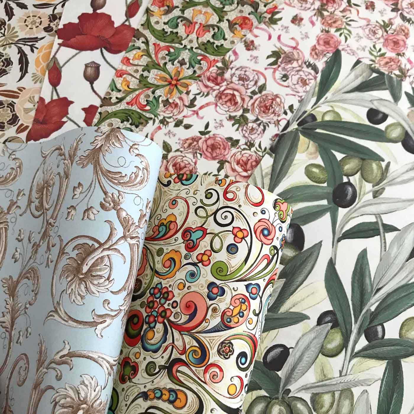 フェリシモの雑貨 Kraso|イタリアの老舗 ROSSI 社の美しいＡ４装飾紙10枚セット|お申込みタイプ１：植物モチーフを中心に、イタリアの伝統的な柄をセットにした「クラシック」。