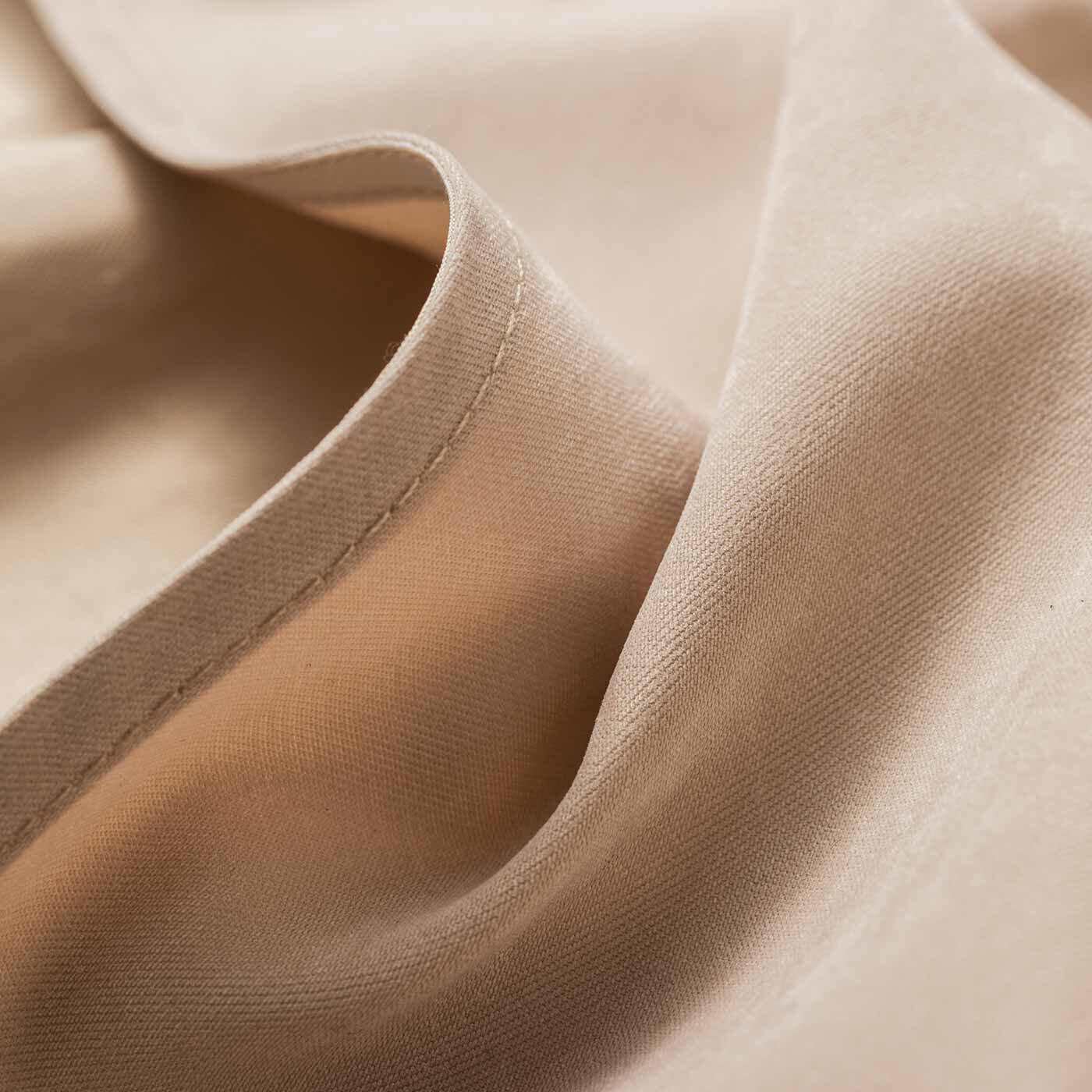 フェリシモの雑貨 Kraso|UP.de　服に合わせて調節できる ゆるくもきれいめもOKの2‐WAYストレッチ付け衿の会|ほんのり光沢のある微起毛素材。