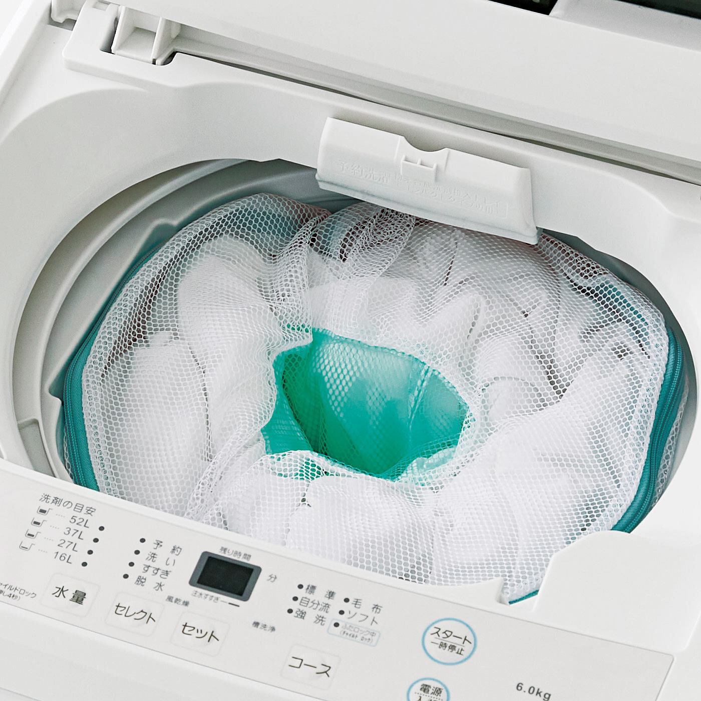 フェリシモの雑貨 Kraso|縦型収納から洗濯まで幅広く使える　ドーナツ形布団洗濯ネットの会|洗濯槽にすっぽり入ります