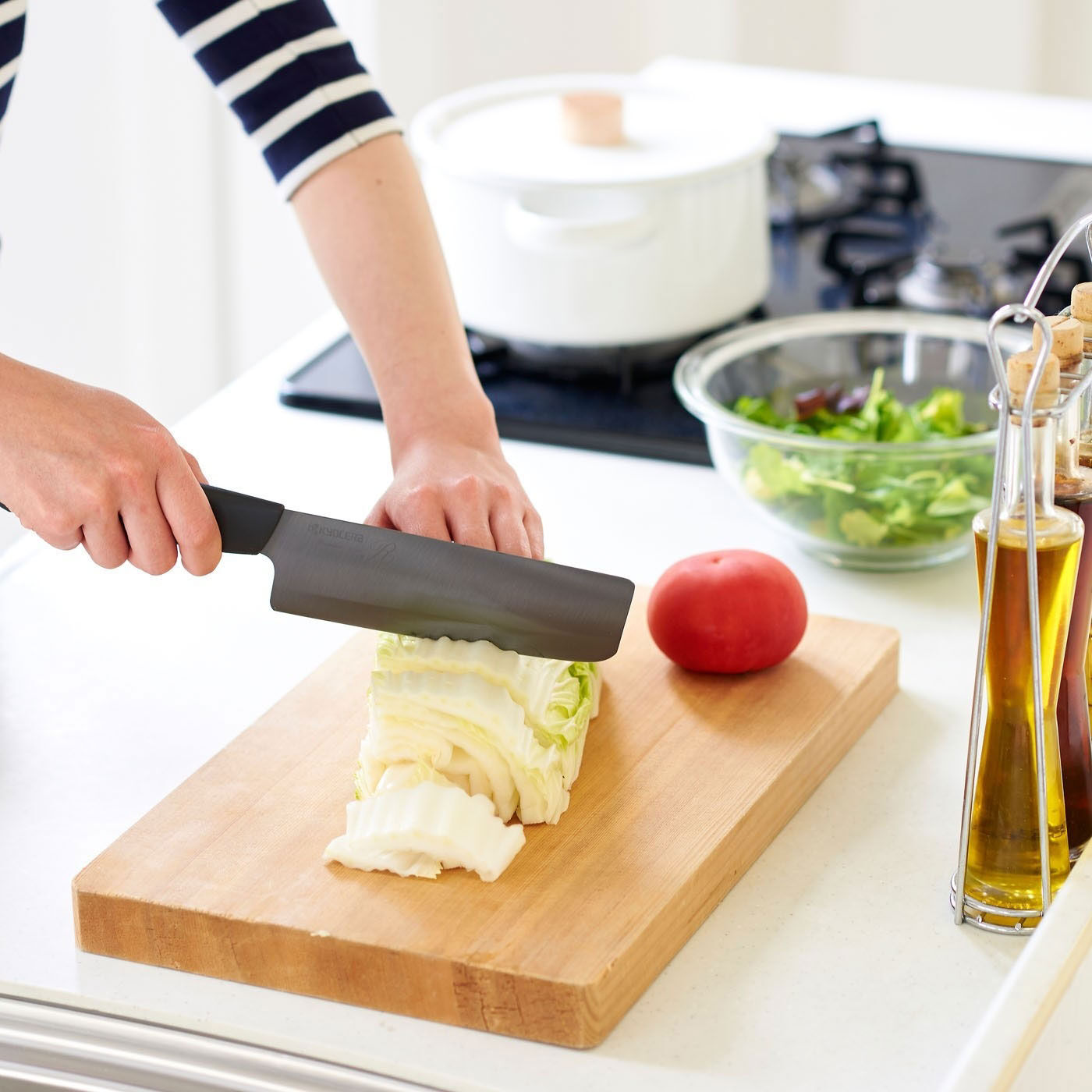 フェリシモの雑貨 Kraso|軽い・さびない・お手入れ簡単！ セラミックナイフ〈菜切りナイフ〉|白菜など大きめの野菜を切るのにぴったり