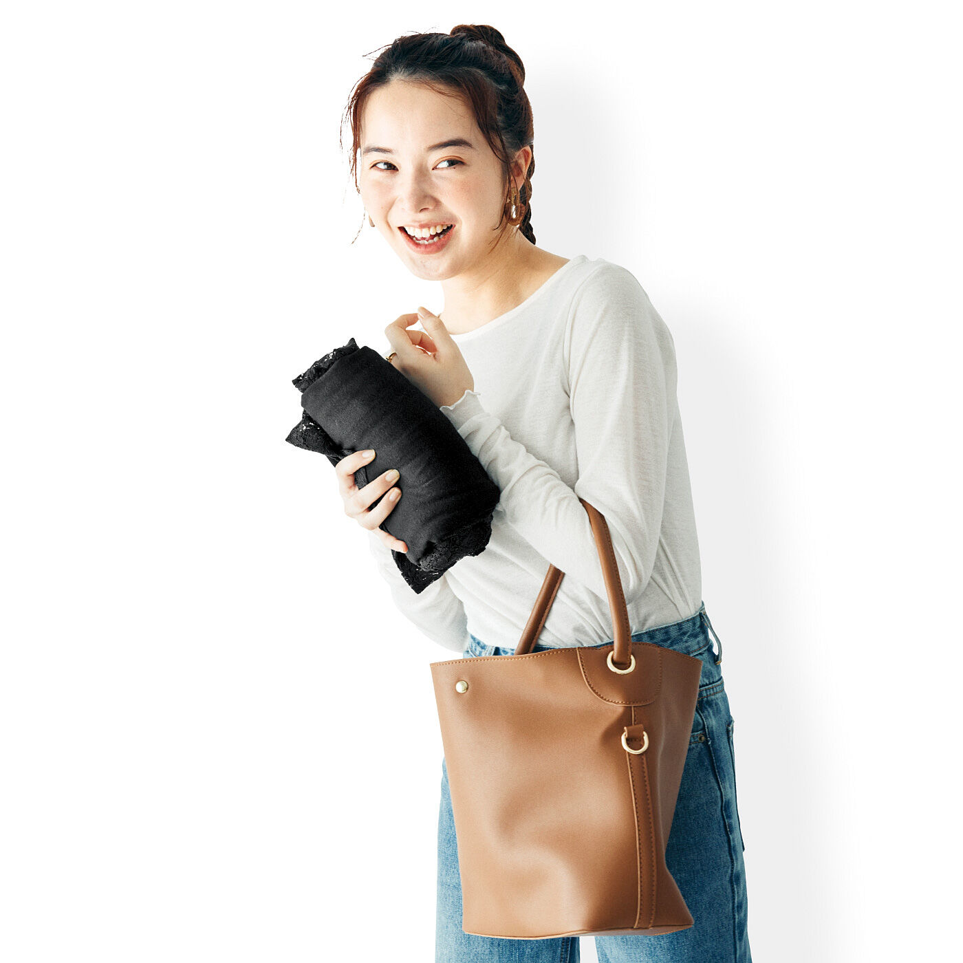 フェリシモの雑貨 Kraso|UP.de　華やかバックレースで風通る　涼やかUVパーカーの会|コンパクトにたためて持ち運びやすい。