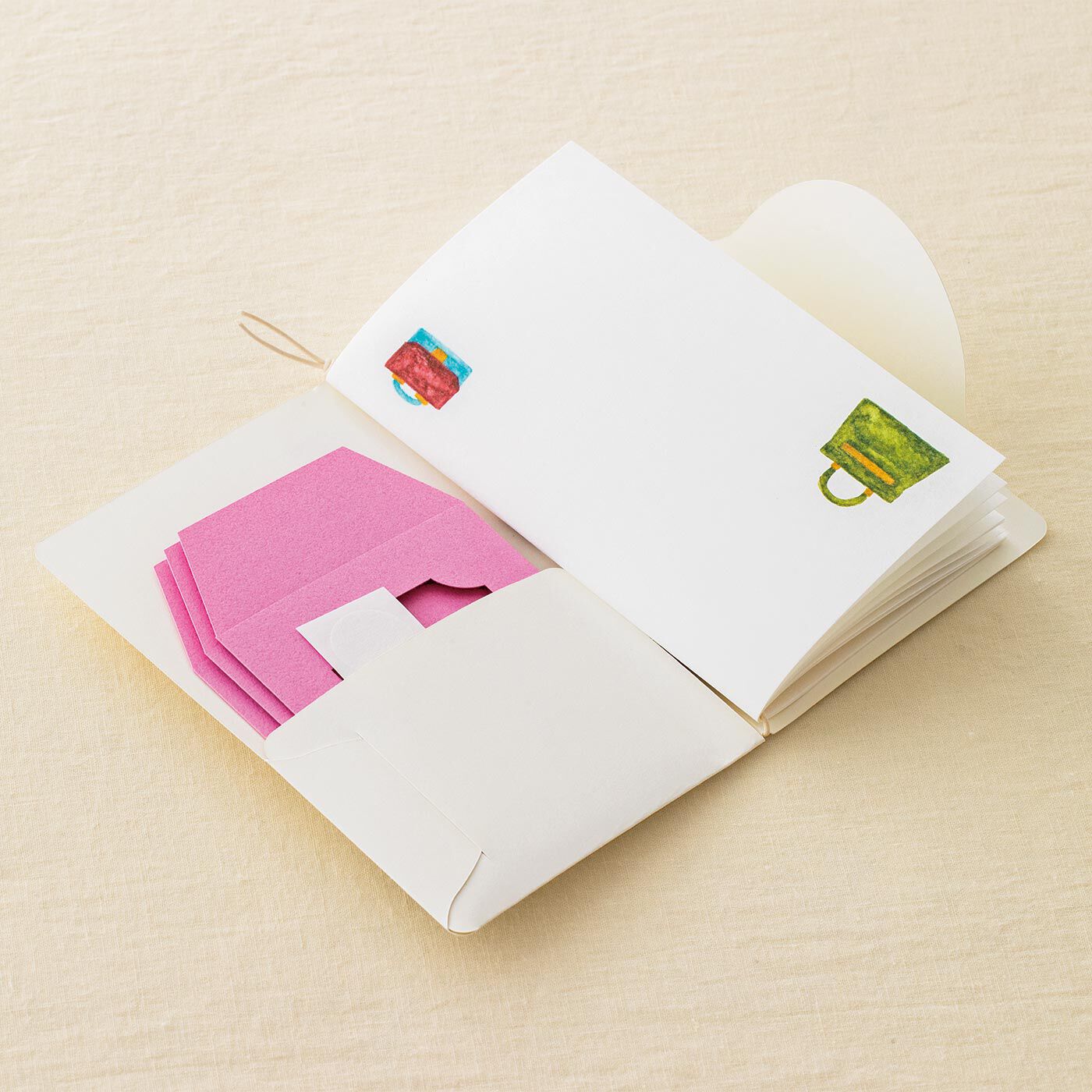 フェリシモの雑貨 Kraso|ガラフル　レディーライクな ふわ透け懐紙レターセットの会|二つ折りの懐紙と封筒がセットに！