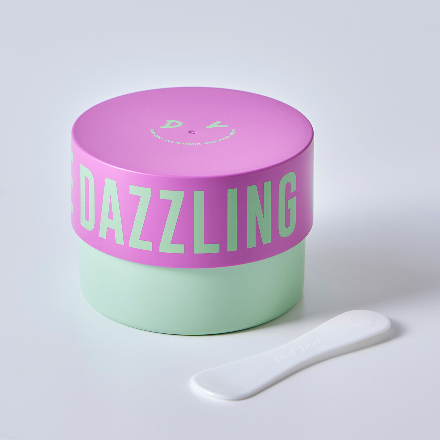 フェリシモの雑貨 Kraso|ＤｅａｒＤｏｅｒ　ボディースクラブ300ｍｌ〈グレープシード〉会|スパチュラ付きで使いやすい