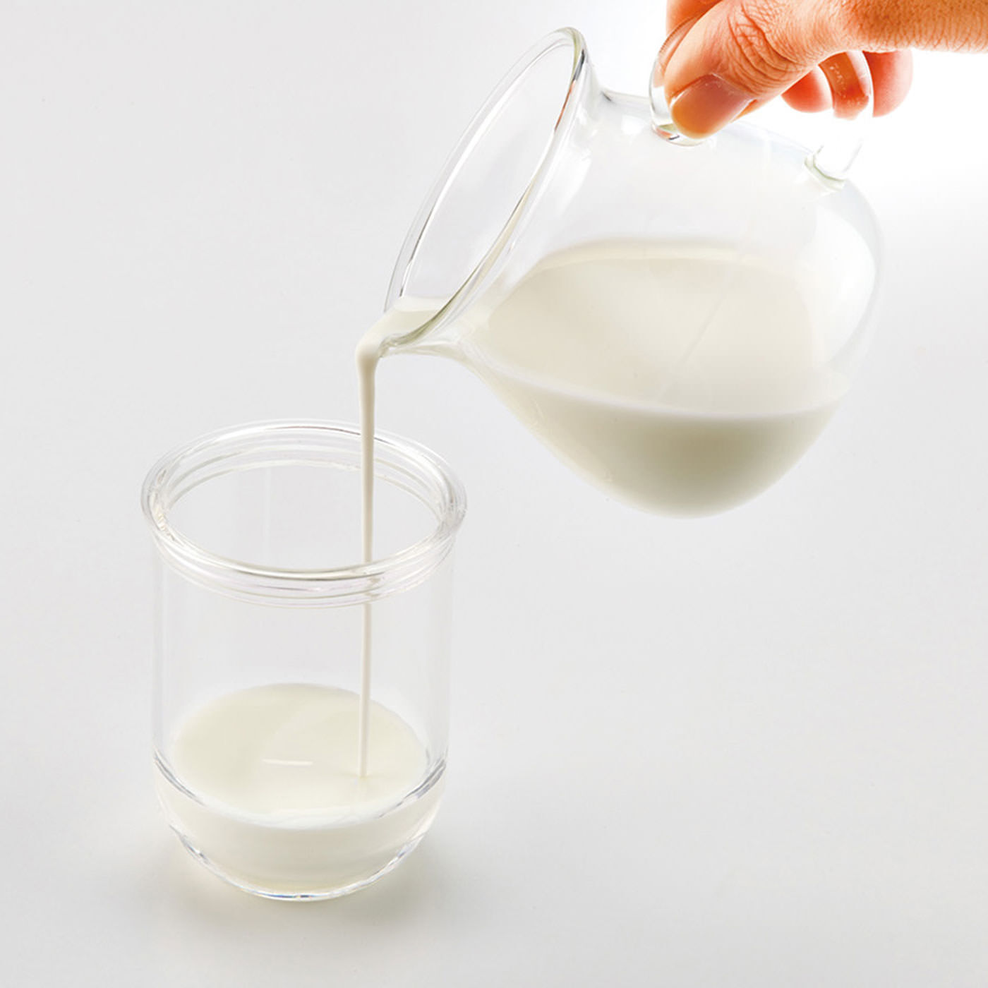 フェリシモの雑貨Kraso|シャカシャカ振ってミルクフォーム完成　ハンドシェイクミルククリーマー|冷たい牛乳をカップの目盛り部分まで入れ