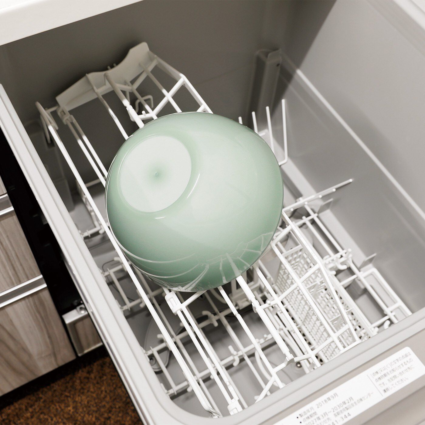 フェリシモの雑貨 Kraso|調理にも器にもひとつで解決！　くすみカラーの抗菌レンジボウルセット〈14cm・18cm〉の会|食器洗い機で洗えます。