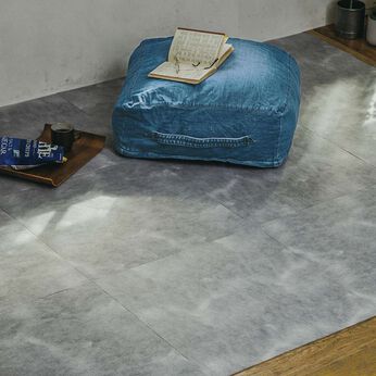 フェリシモの雑貨 Kraso | モルタル柄の 洗えるフロアシート