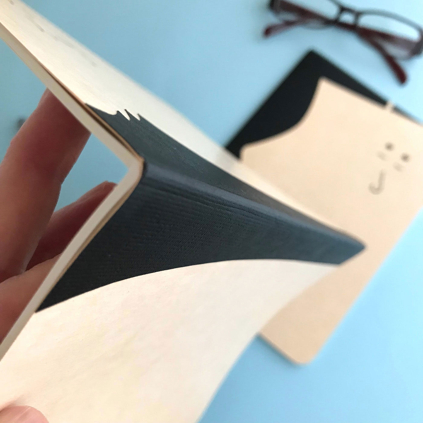 フェリシモの雑貨 Kraso|カミプレ 製本テープを髪型にしたＡ5サイズの「かみノート」２種セット