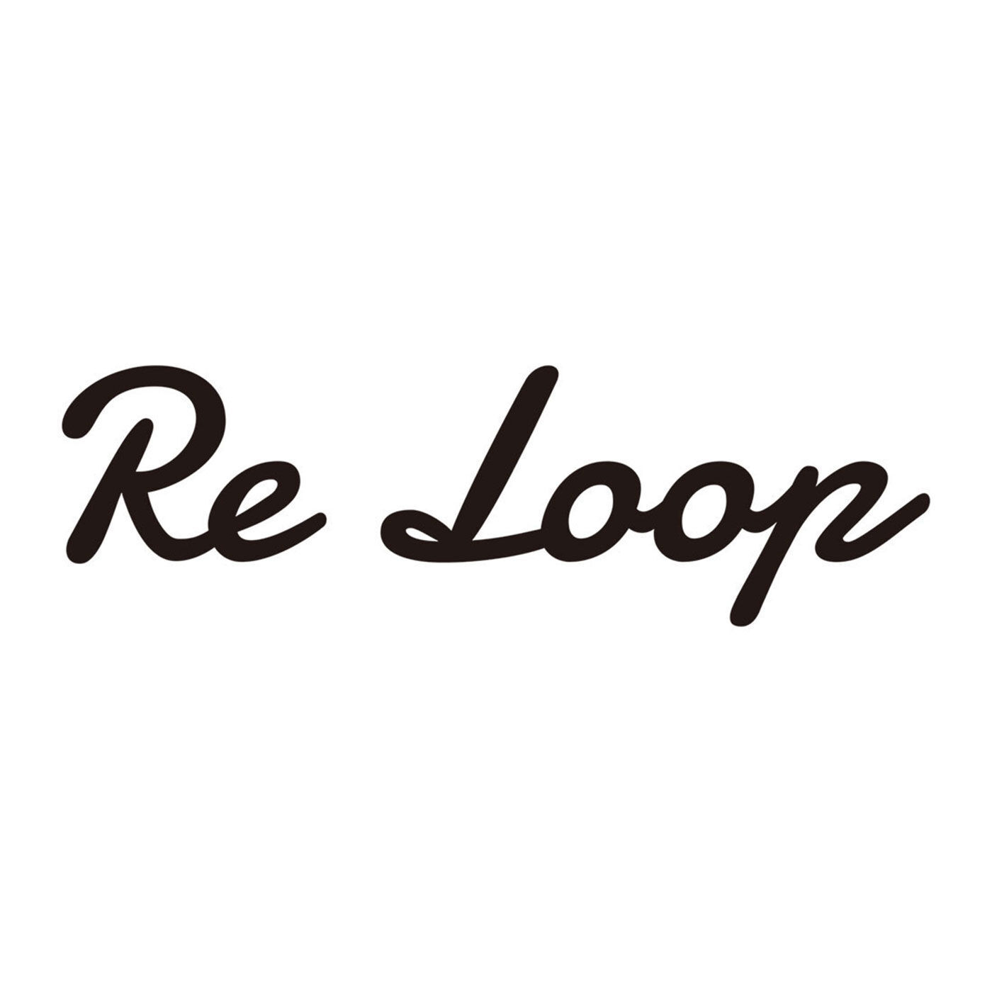 フェリシモの雑貨 Kraso|Re Loop アンクレットソックス〈和紙ミックス・バイカラー〉の会|【Re Loop】奈良の老舗靴下工場「SOUKI」のブランドです。人と環境にやさしい素材を使い、代々受け継がれてきた技術や知識を次世代に引き継ぐことを使命に生まれたブランドで、素材の一部に「リサイクル糸」を使用しています。それらは、明治大正時代から続けられてきた技術をルーツとする紡績方法でつくられたもの。未利用のまま廃棄される繊維原料や、紡績、織布工場で発生する糸くず、布地などを集めてほぐしなおした原料を使用して、糸に紡いでいます。このアンクレットソックスに使われているのは、奈良県の名産「吉野葛」の”搾りかす”から作られた和紙のリサイクル糸。とてもユニーク！ そして、そんなリサイクル糸を使い希少な編み機でていねいに編み上げられた「Re Loop」の靴下は、ちょっぴり特別。それでいて毎日履くのにぴったりの相棒的存在です。