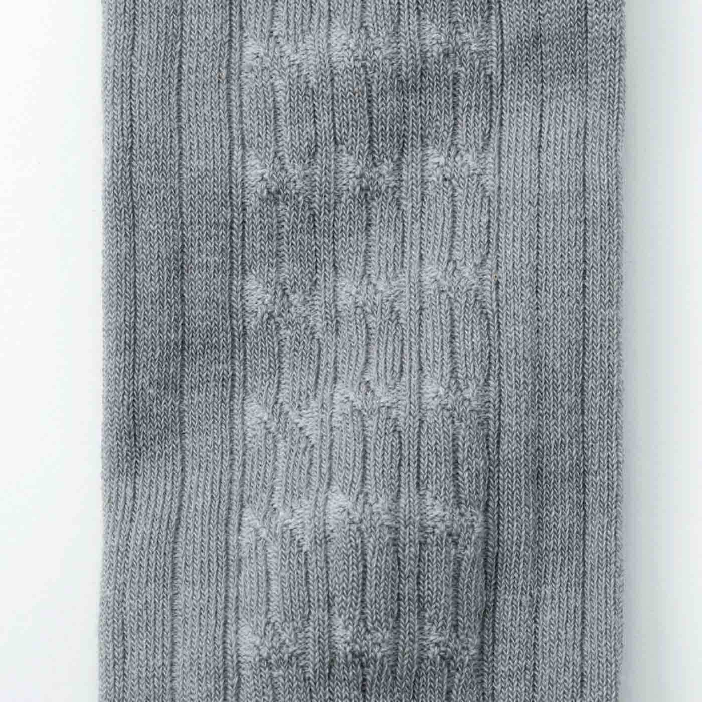 フェリシモの雑貨 Kraso|UP.de　肌側微起毛でやわらか心地の コットン混レギンスと靴下セットの会|縄編みにリブ編みを組み合わせ、すっきり見せます。