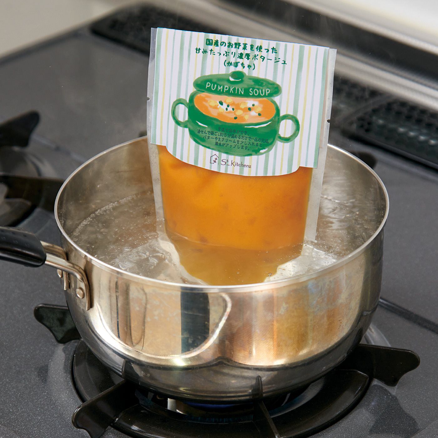 フェリシモの雑貨 Kraso|エスキューブキッチンズ　国産のお野菜を使った　甘みたっぷり濃厚ポタージュ〈２袋〉の会|湯煎するだけで、本格的なスープが完成。