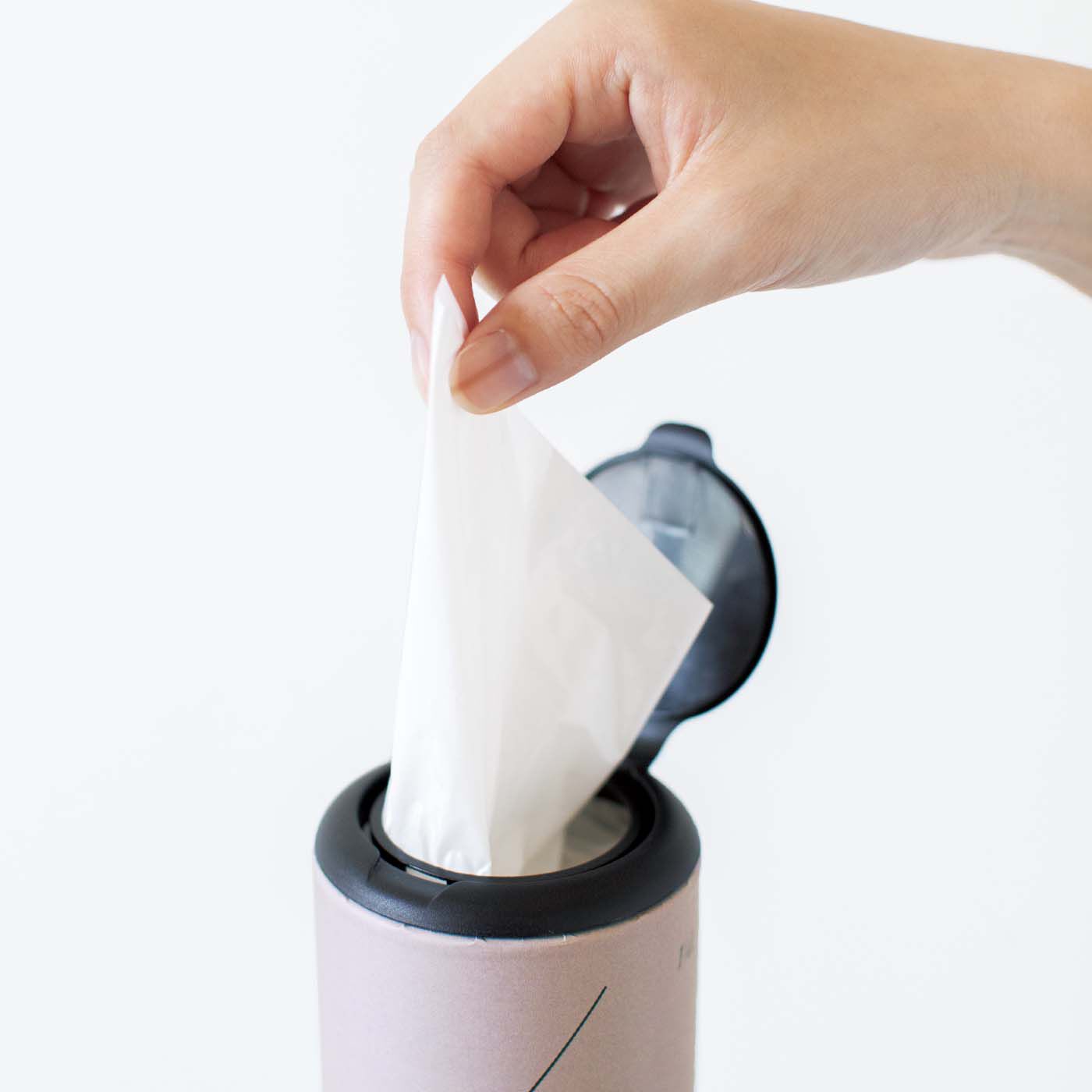 1/d MINI GARBAGE BAGS　ミニごみ袋（詰め替え用）の会|ごみ袋収納ケース（別売り）とあわせて使うと片手で取り出せてもっと便利に&おしゃれに収納できます。