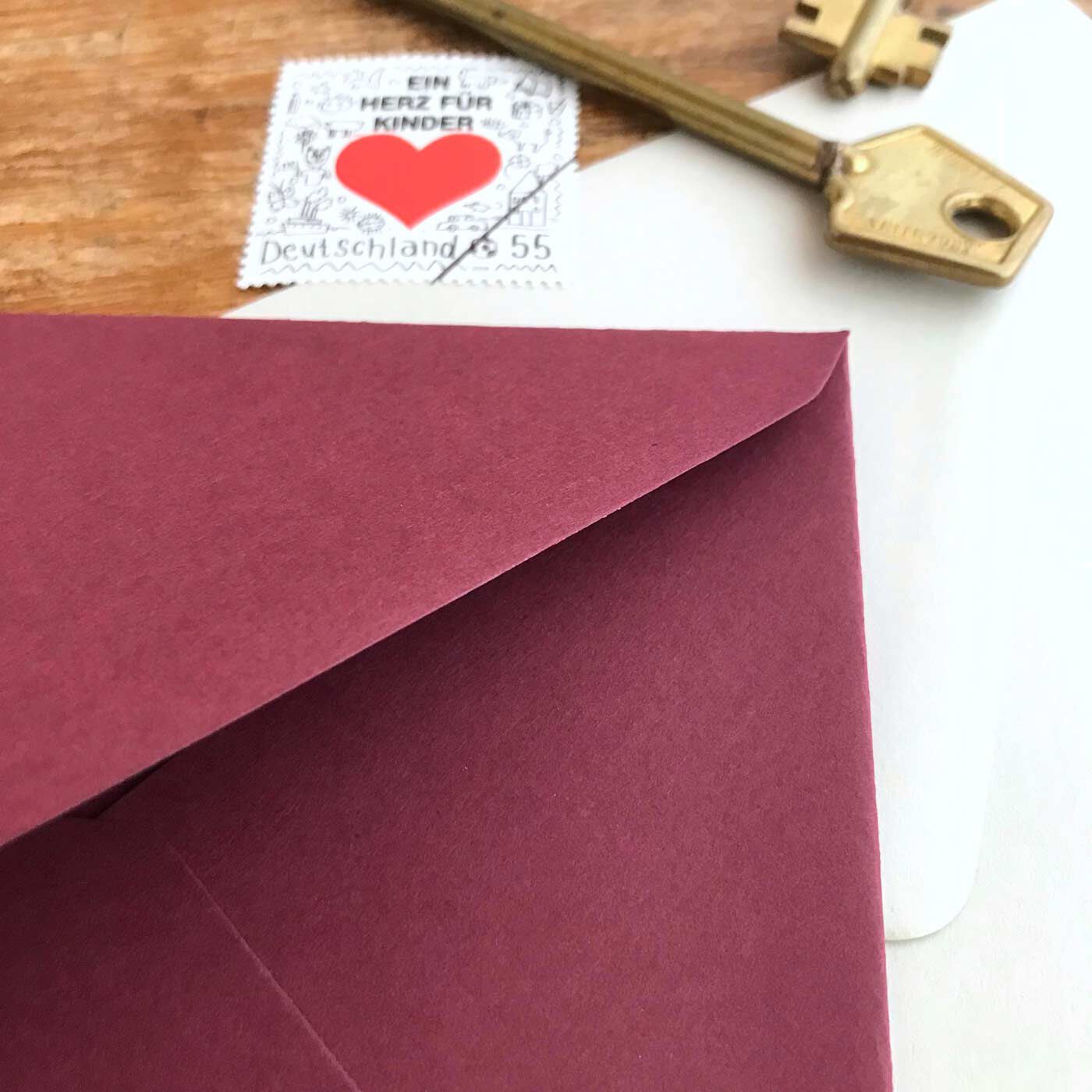 フェリシモの雑貨 Kraso|オリジナルクラウンミル　ベルギーのカラー封筒２０枚セット|「封筒で手紙を送る・渡す」がちょっと特別になった時代だからこそ、「ちょっといい封筒」を使ってみませんか？ 使いやすいカラーから印象的なカラーまで印象の違う10色の封筒を2枚ずつ、合計20枚をセットにしてお届けします。