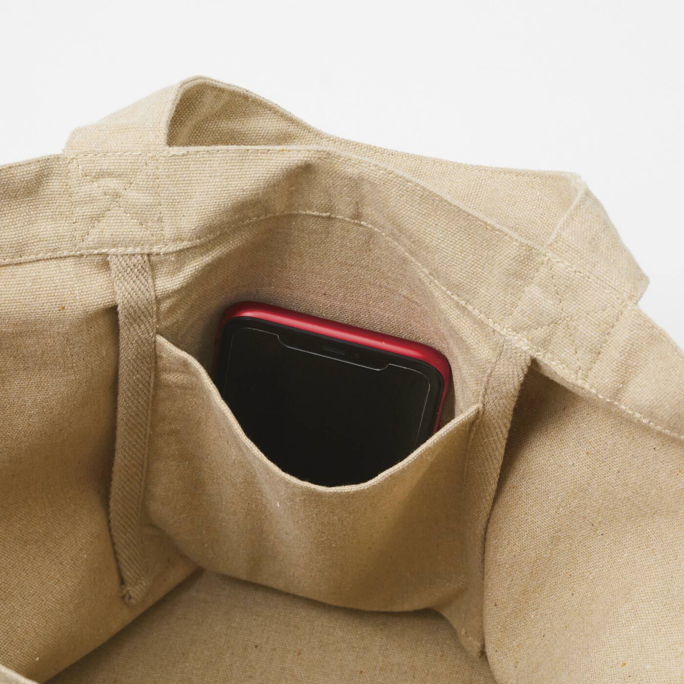 フェリシモの雑貨Kraso|リサイクルコットンを使った　手持ちも肩掛けもできる大きなバッグの会|仕切りポケットの中には、スマホにぴったりな小さめ内ポケットも。