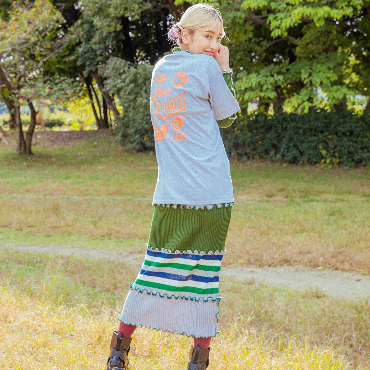フェリシモの雑貨 Kraso|よしもとコラボ　おしゃれ着万歳Tシャツ〈ツートライブ〉|スカートコーデにもよく合います。