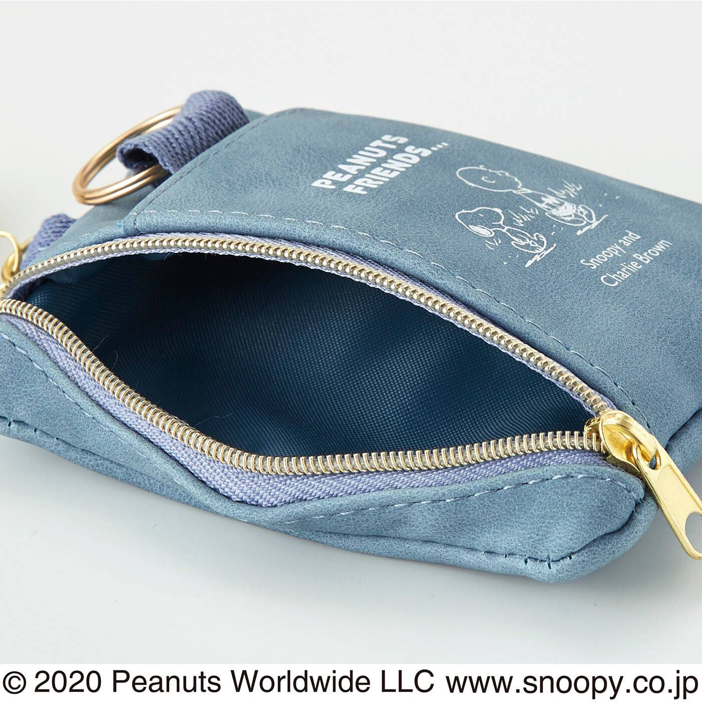 フェリシモの雑貨 Kraso|PEANUTS　スヌーピー コインも入るICパスケースの会|両面に小銭も入るファスナーポケット付き。