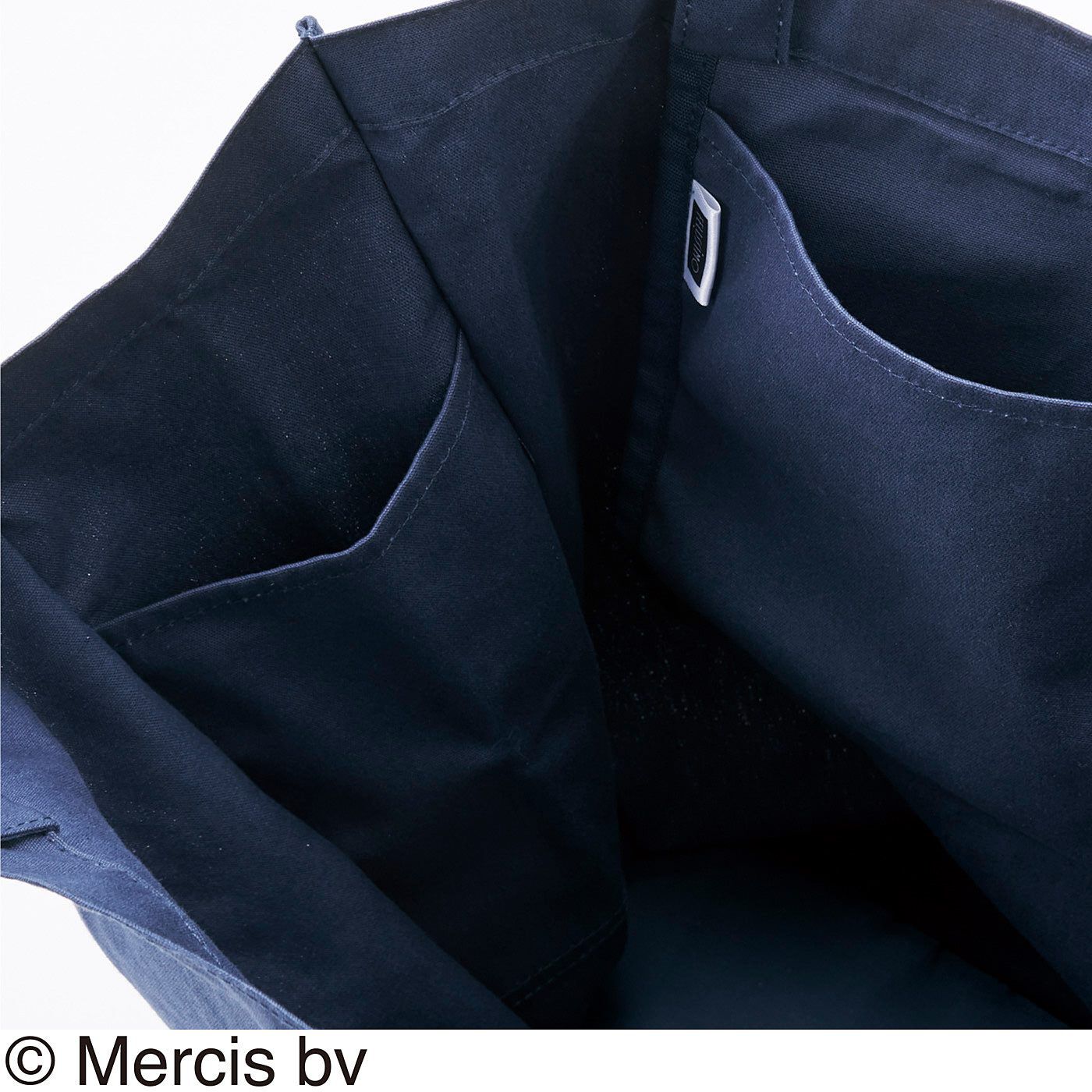 フェリシモの雑貨Kraso|ミッフィーサークル　応援うちわも入る大きなトートバッグの会|内ポケットは3つ、外側両サイドに縦型ポケット付き。