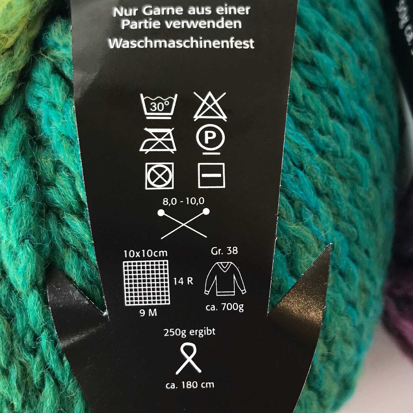フェリシモの雑貨 Kraso|Iceland Magic　毛糸50g×5玉セット|ウール49％　アクリル48％　ナイロン3％。洗濯機洗い可。8〜10mmのジャンボ針がおすすめの太い毛糸で、「i-cord（アイコード）」と呼ばれるリリアンみたいな糸なので、毛糸が割れず編みやすい。※毛糸に巻いてある紙帯は、少し汚れたり折れたり、破れている場合もあります。