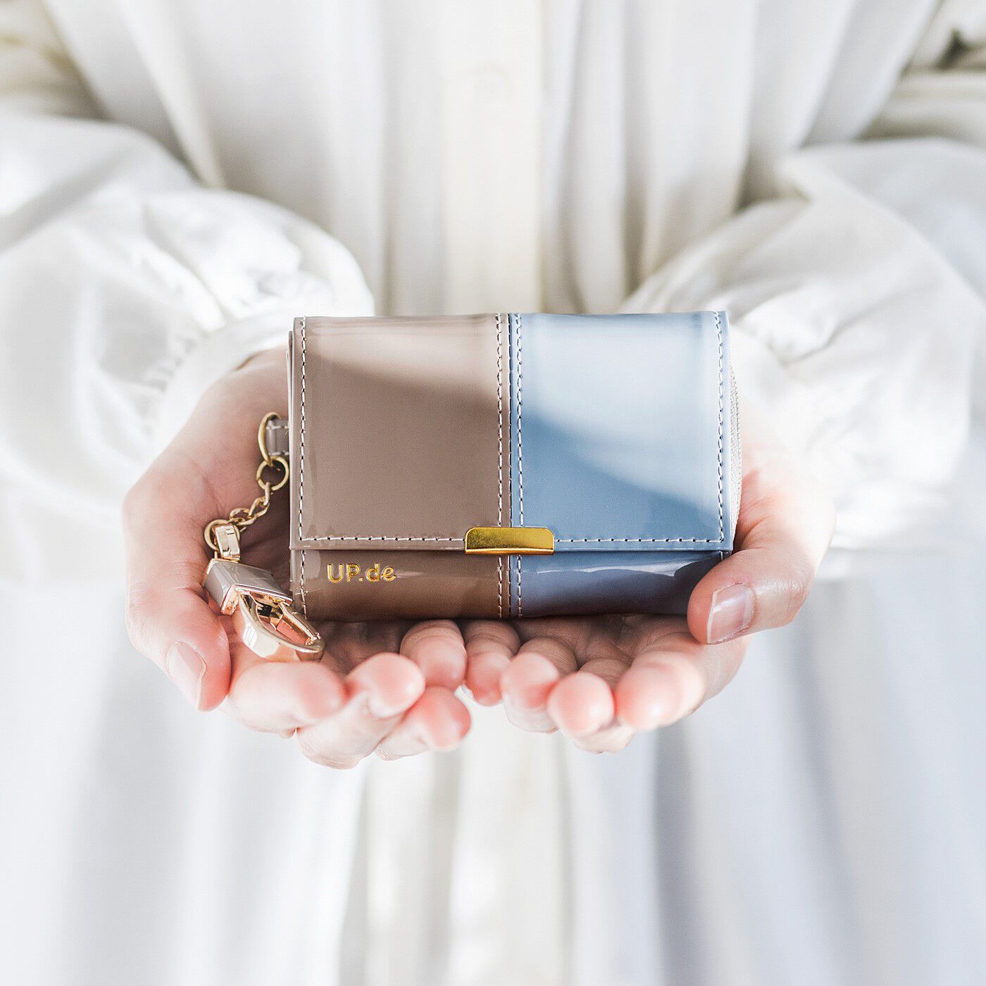 フェリシモの雑貨 クラソ|UP.de　キーリング付き 必要なものがきちんと収まる 手のひらサイズの大人エナメル財布の会