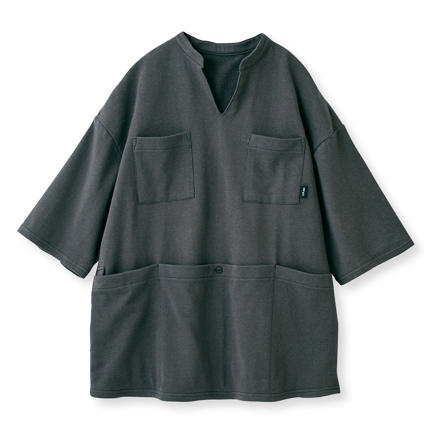 フェリシモの雑貨 Kraso|UP.de　着られるバッグ Tシャツ感覚なのにきれい見えする ポケットいっぱい てぶらなカットソースキッパーシャツの会|〈チャコールグレー〉