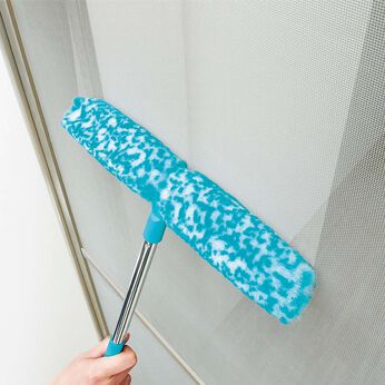 フェリシモの雑貨 Kraso | 水だけで汚れをからめとるワイドな網戸掃除ブラシ